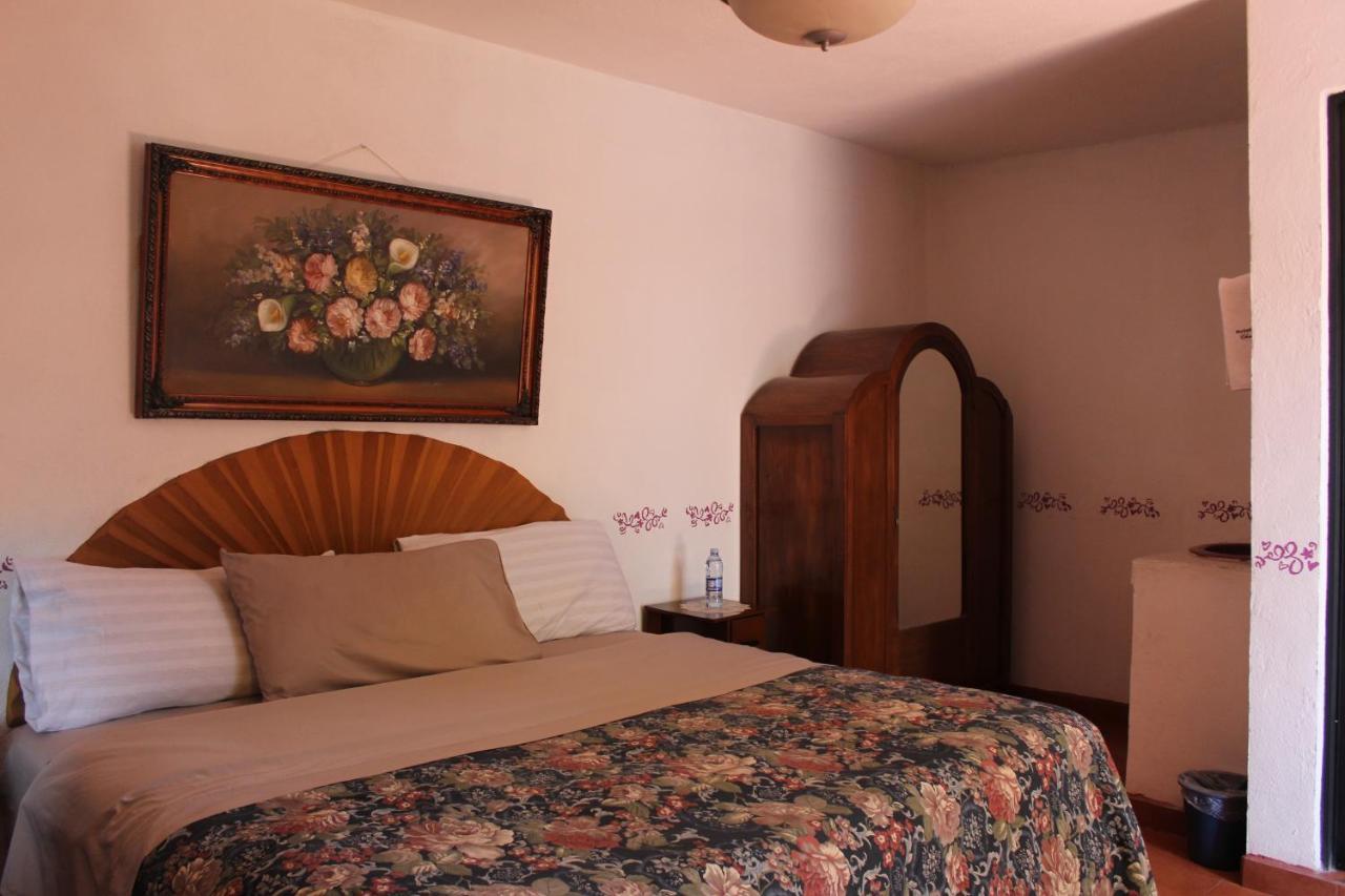 Hotel Posada Chamacuero Comonfort Luaran gambar